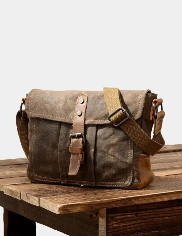 balmoral-courier-transversal-bag-cross-crown-545987.jpg